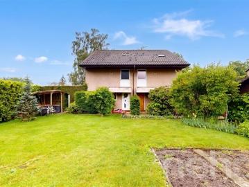 Doppelhaushälfte mit Garten nur wenige Schritte vom See entfernt