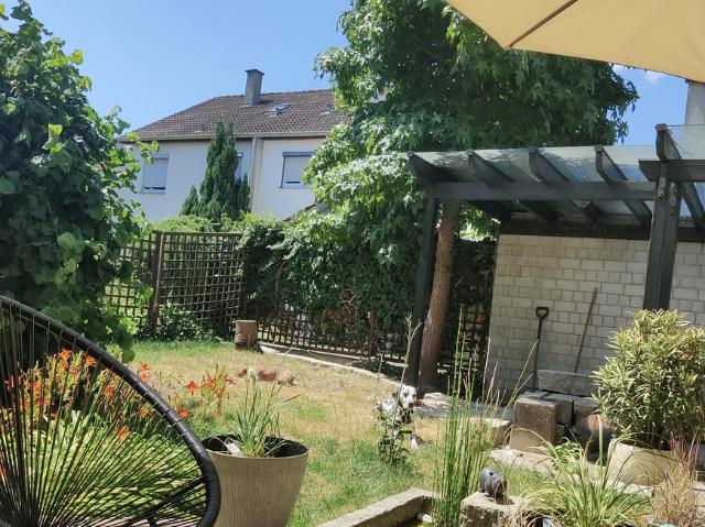 Doppelhaushälfte mit Garten, Terrasse & viel Platz