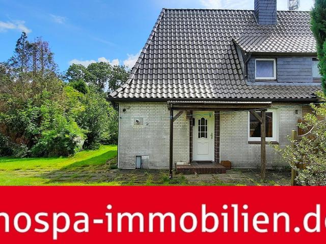 Doppelhaushälfte mit Garage, Gartenlaube und großem Grundstück!