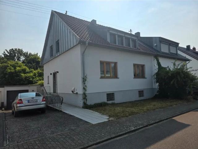 Doppelhaushälfte mit Garage in ruhiger Familienlage
