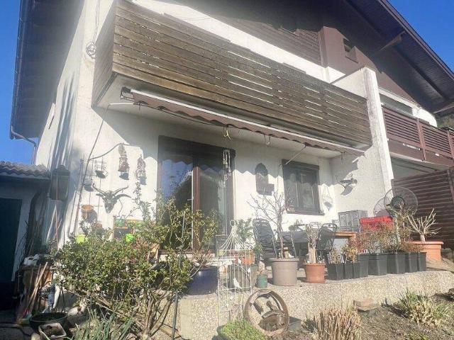 Doppelhaushälfte mit Garage und Garten