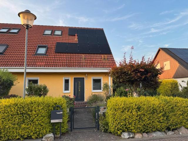 Doppelhaushälfte mit Garage und Garten provisionsfrei