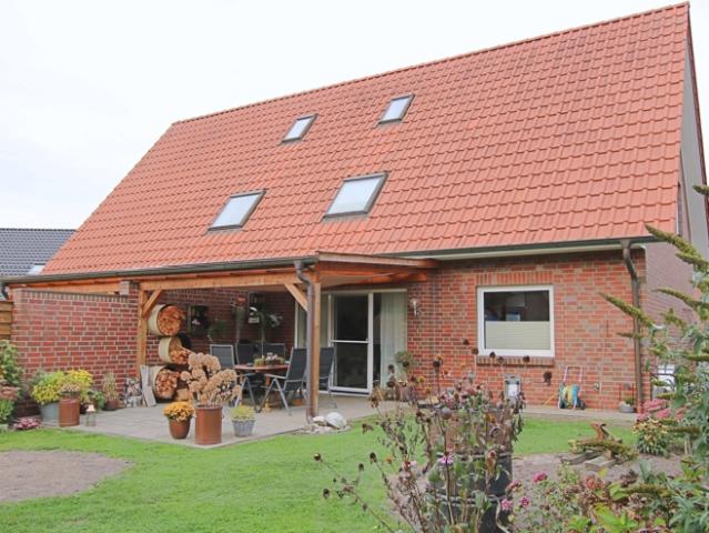 Doppelhaushälfte mit Garage/Geräteraum und großzügigem Gartengrundstück in Edewecht – zentrale Lage