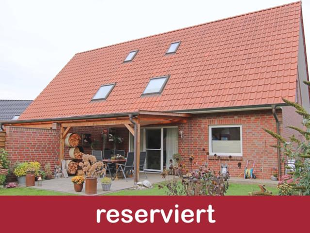Doppelhaushälfte mit Garage/Geräteraum und großzügigem Gartengrundstück in Edewecht – zentrale Lage