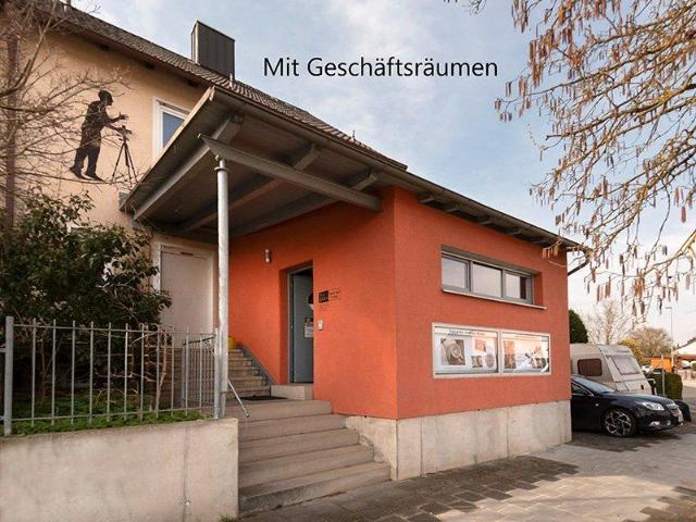 Doppelhaushälfte mit Geschäftsräumen