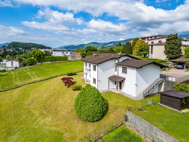 Zweifamilienhaus mit grossem bebaubarem Garten