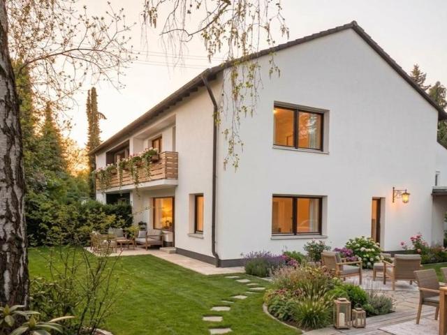 Doppelhaushälfte mit großem Garten