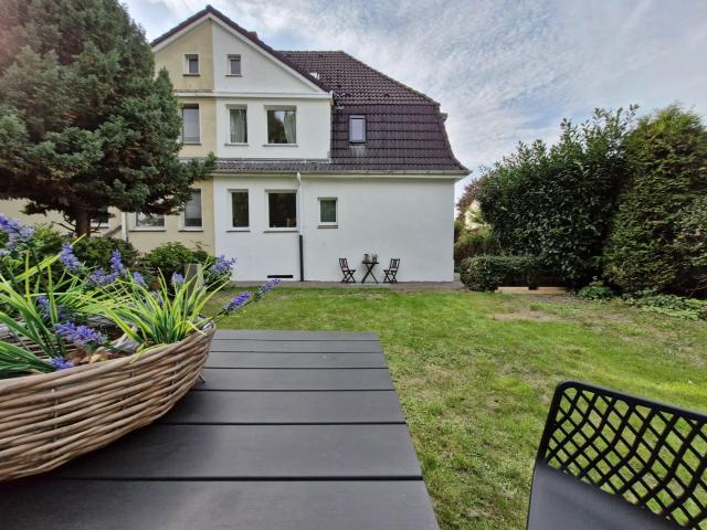 Doppelhaushälfte mit großem Garten vollständig renoviert
