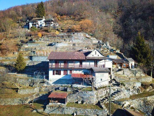 Zweifamilienhaus mit grossem Grundstück in der Natur / 2 Familienhaus mit grossem Umschwung in der Natur