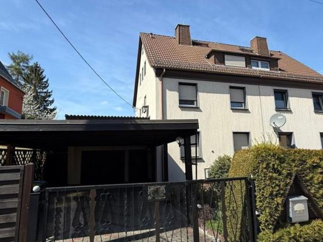 Doppelhaushälfte mit großer Garage, Carport, Wa, Du. und sonnigem Grundstück am Stadtrand