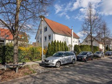 Pastor-Niemöller-Platz - Balkon, Ausgestattete Küche