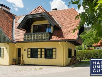Doppelhaushälfte mit idealer Raumaufteilung Planaiblick Kachelofen