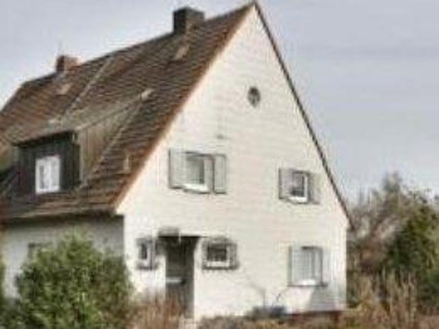 Doppelhaushälfte mit kleinem Garten in Nürnberg Kettelersiedlung