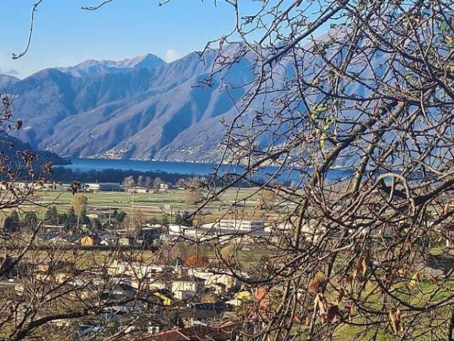 Doppelhaushälfte mit Panoramablick in einer Wohngegend von Cugnasco