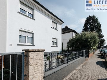 Provisionsfrei Doppelhaushälfte mit Potential, derzeit ein 3 Parteienhaus