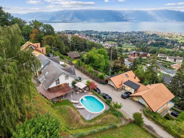 Doppelhaushälfte mit Schwimmbad und Blick auf den Genfersee in Blonay