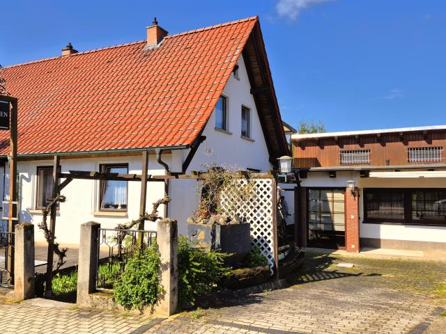 Doppelhaushälfte mit separatem Neubau in Artern