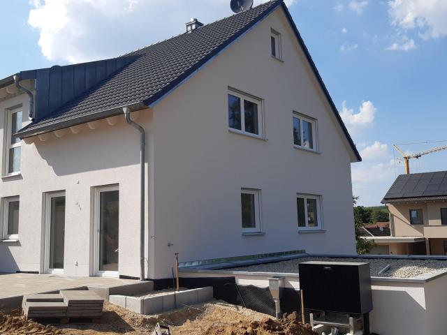 Doppelhaushälfte Neubau mit Garage und Garten zu vermieten