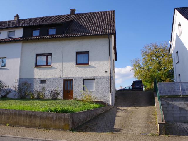 Doppelhaushälfte angrenzend an Grünzone mit Doppelgarage in Bad Rappenau Zimmerhof