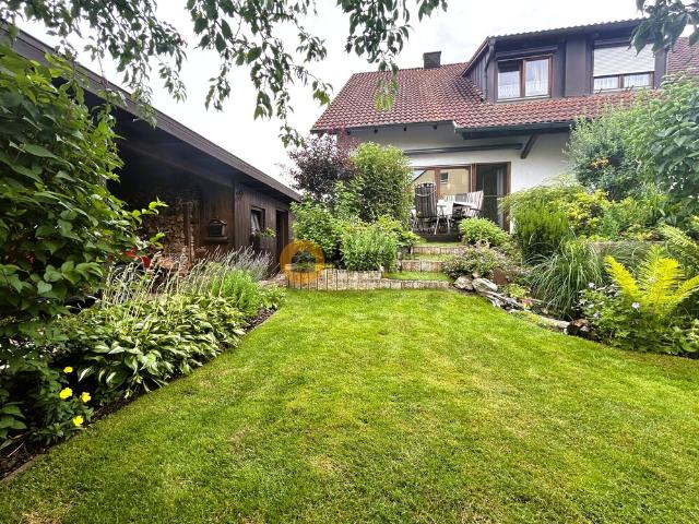 Doppelhaushälfte Bj. 1991, Carport und GeräteschuppenWerkstatt, Einzug ab Sommerferien 2026 möglich