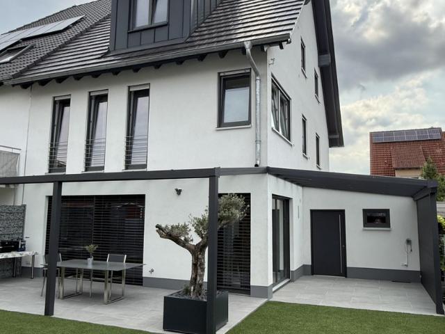Doppelhaushälfte Einfamilienhaus Haus zu verkaufen im großen Garten zu verkaufen