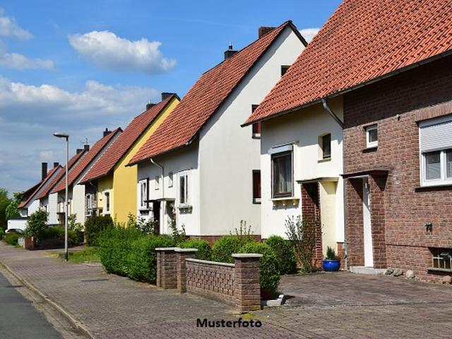 Doppelhaushälfte, Garten und 2 Stellplätze