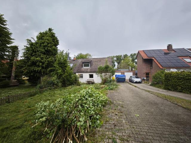 Doppelhaushälfte, idyllisch an der Niers gelegen mit Potential