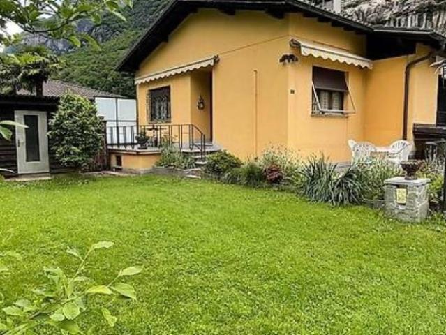 Doppelhaushälfte im Grünen mit grossem Grundstück in Cresciano