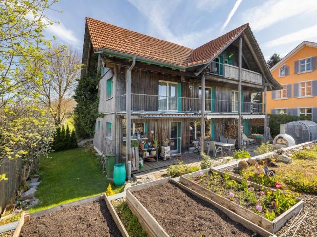 Doppelhaushälfte in Minergie Holzbauweise