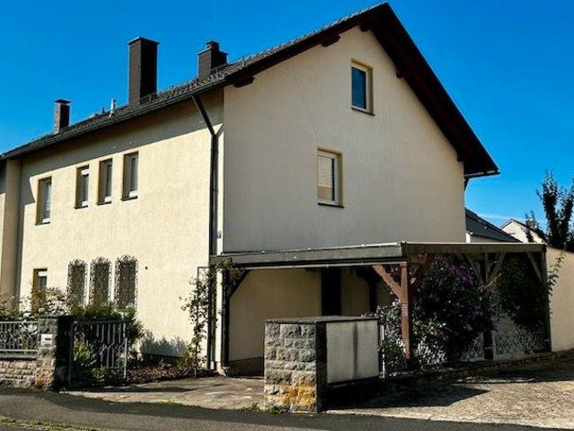 Doppelhaushälfte in Niederwerrn in guter Lage