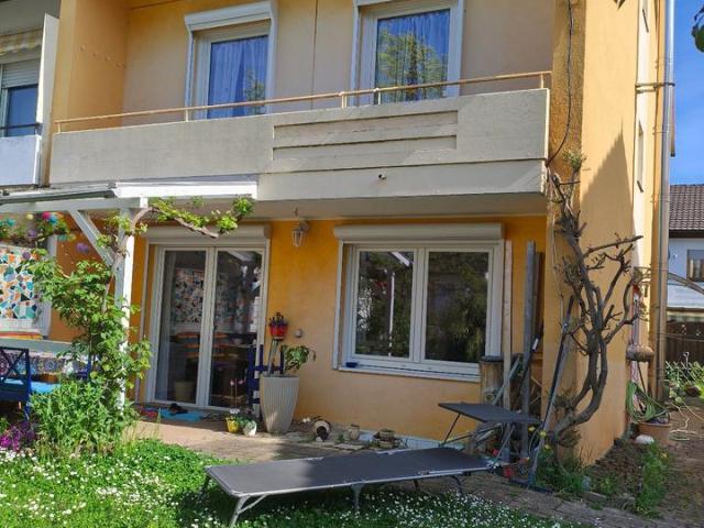 Doppelhaushälfte in Oberrimsingen, 1 2 Familienhaus zu verkaufen