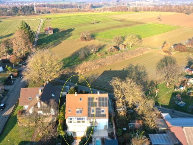 DOPPELHAUSHÄLFTE IN AUßERGEWÖHNLICHER RANDLAGE