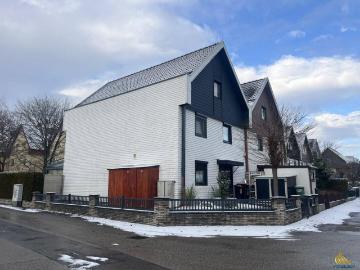 Doppelhaushälfte in Ansfelden: 200m² Wohnfläche mit Garten, Terrasse inkl. Sommergarten und Garage!