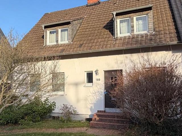 Doppelhaushälfte in Düsseldorf Eller Garten und viel Potential