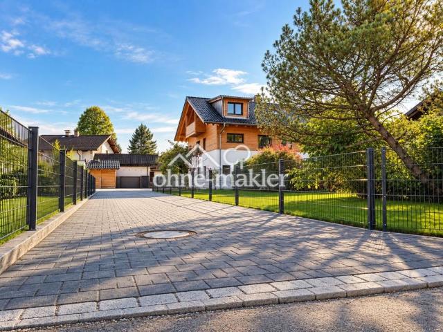 Doppelhaushälfte in Holzmassivbauweise – KfW 40 Plus, ca. 150 m², S/W Garten & beheiztes KG