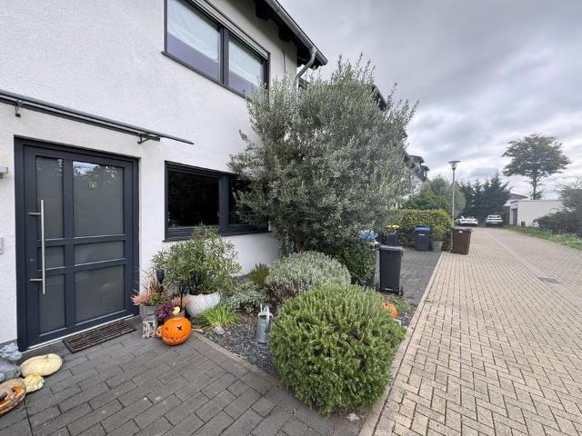 Doppelhaushälfte in Pulheim Zentrum mit Garten und elektr. Garag