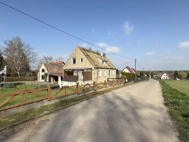 Doppelhaushälfte in ruhiger Anliegerstrasse in Greifenhain zu verkaufen