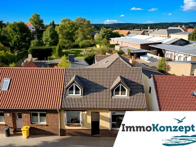 Doppelhaushälfte in zentraler Lage von Wolgast! Ca. 100m², 5 Zi. & 627m² pflegeleichtes Grundstück