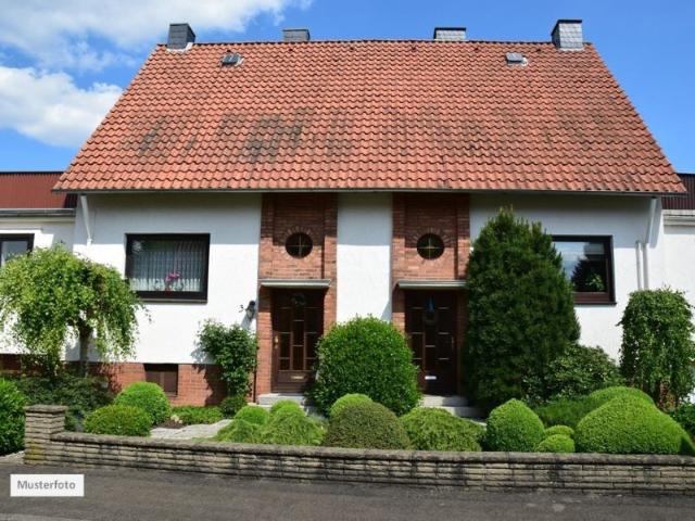 Doppelhaushälfte in 71522 Backnang, Nürtinger Str