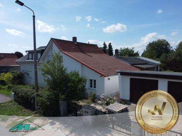 Doppelhaushälfte – kernsaniert mit großem Garten und ca. 107m² Wohnfläche in Mockau