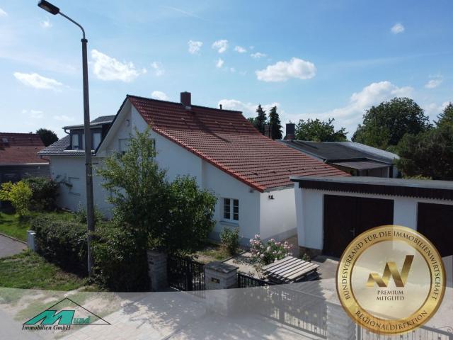 Doppelhaushälfte – kernsaniert mit großem Garten und ca. 107m² Wohnfläche in Mockau