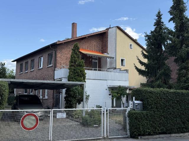 Doppelhaushälfte und ein kleiner Gartenbungalow in attraktiver Innenstadtlage in der Fussgängerzone