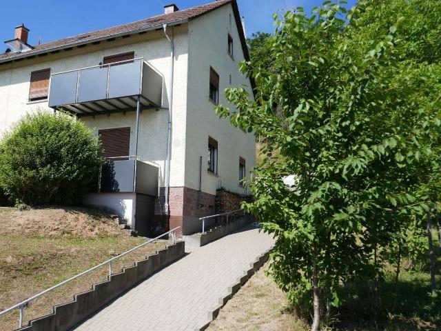 Doppelhaushälfte zentral mit großem Garten provisionsfrei
