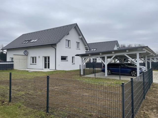 Doppelhaushälfte | 185M2 Garten | 35M2 Carport | 3 Schlafzimmer | Pv Anlage