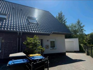 DOPPELHAUSHÄLFTE