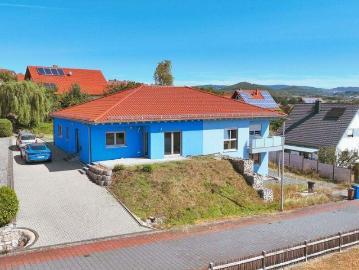 DoppelhaushälfteBungalow mit Garten und hochwertiger Ausstattung