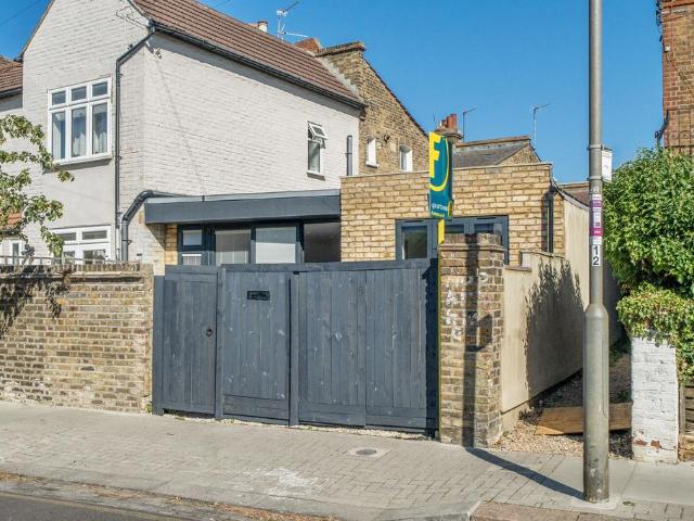 Dorton Road, Balham, London, SW12 1 bed flat to rent £2,350 pcm £542 pw