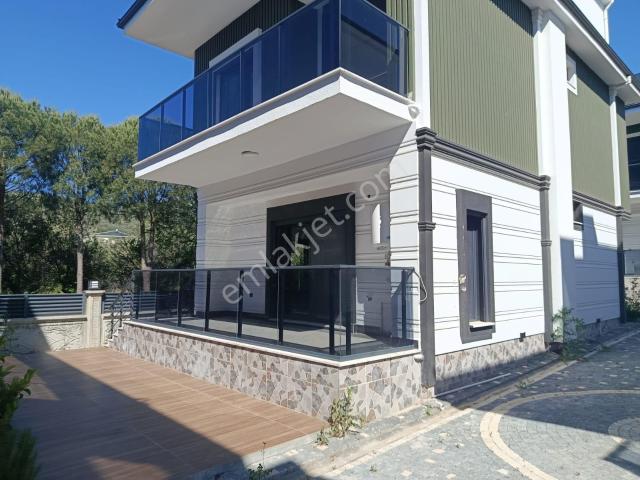 Doruk'tan Güre Köy Mevkiinde Satılık 3+1 Villa