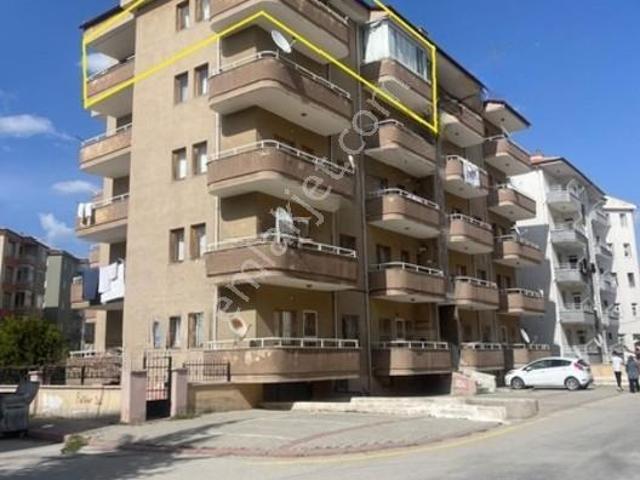 Dora Gayrimenkul Selçuk Sağlık Ocağı Yakını Geniş 3 Cepheli 3+1