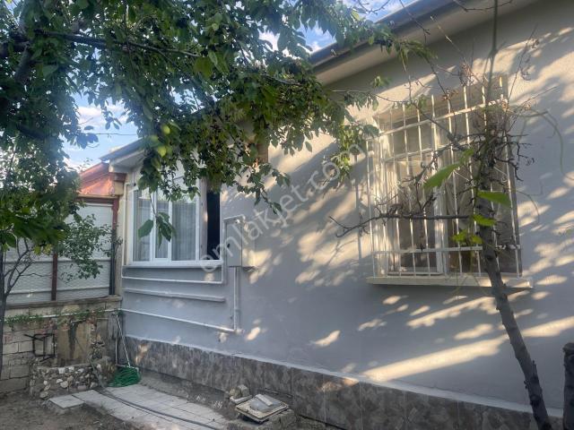 Dora Gayrimenkul'den Fertek Hamam Yanında İyi Konumd Müstakil Ev